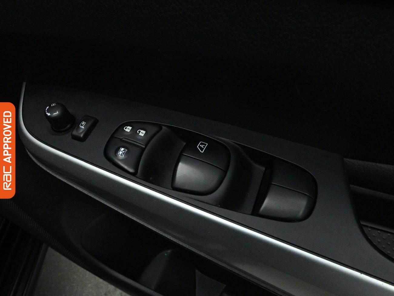 Used Nissan Navara 2021 for sale - 75823686: Photo 29