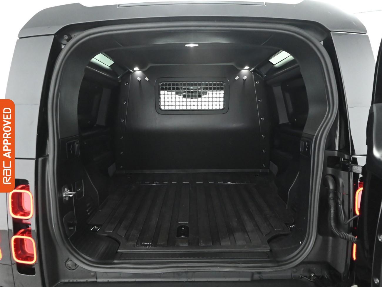 Used Land Rover Defender 90 2024 for sale - 76617055: Photo 12