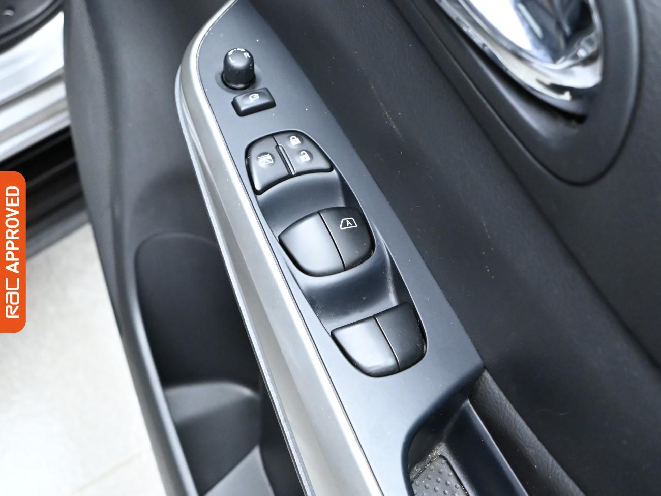 Used Nissan Navara 2019 for sale - 75699717: Photo 24