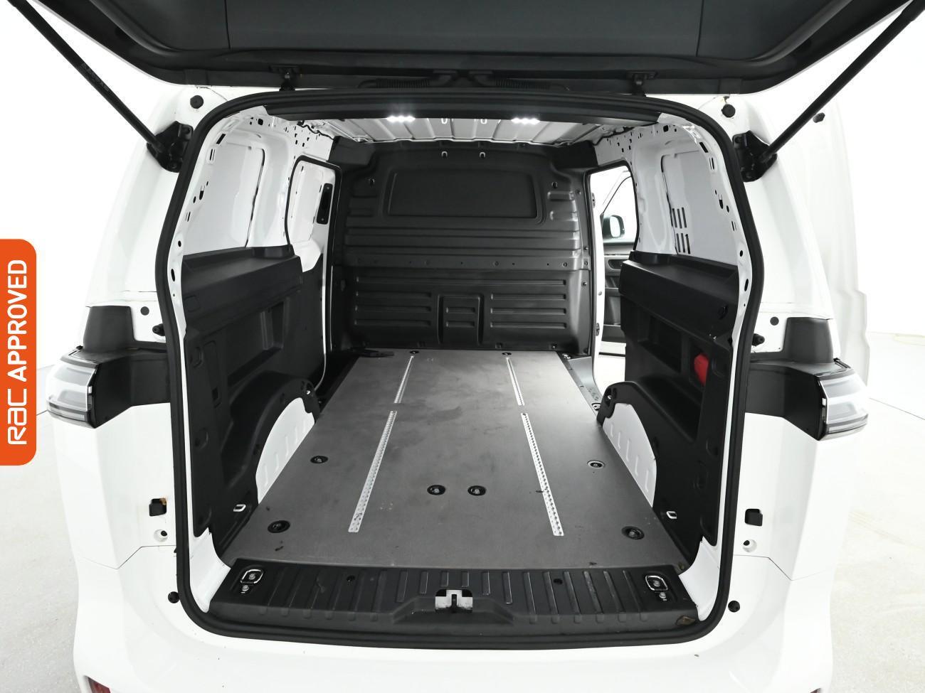 Used Volkswagen ID. Buzz Cargo 2024 for sale - 76649215: Photo 15