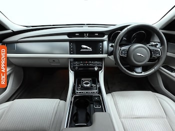 Used Jaguar XF 2017 for sale - 75735703: Photo