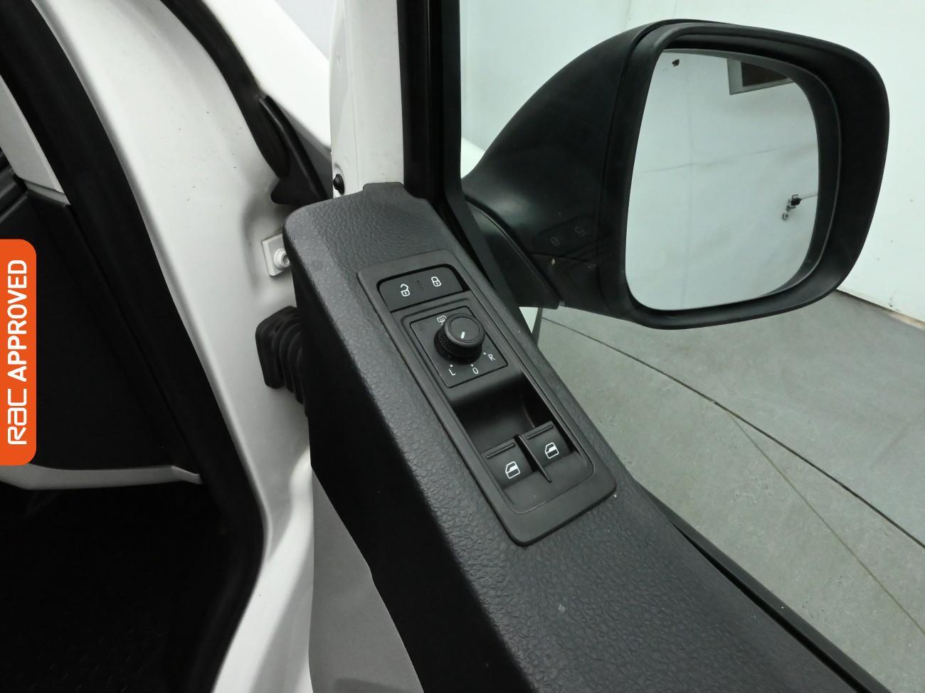 Used Volkswagen Transporter 2019 for sale - 77000620: Photo 24