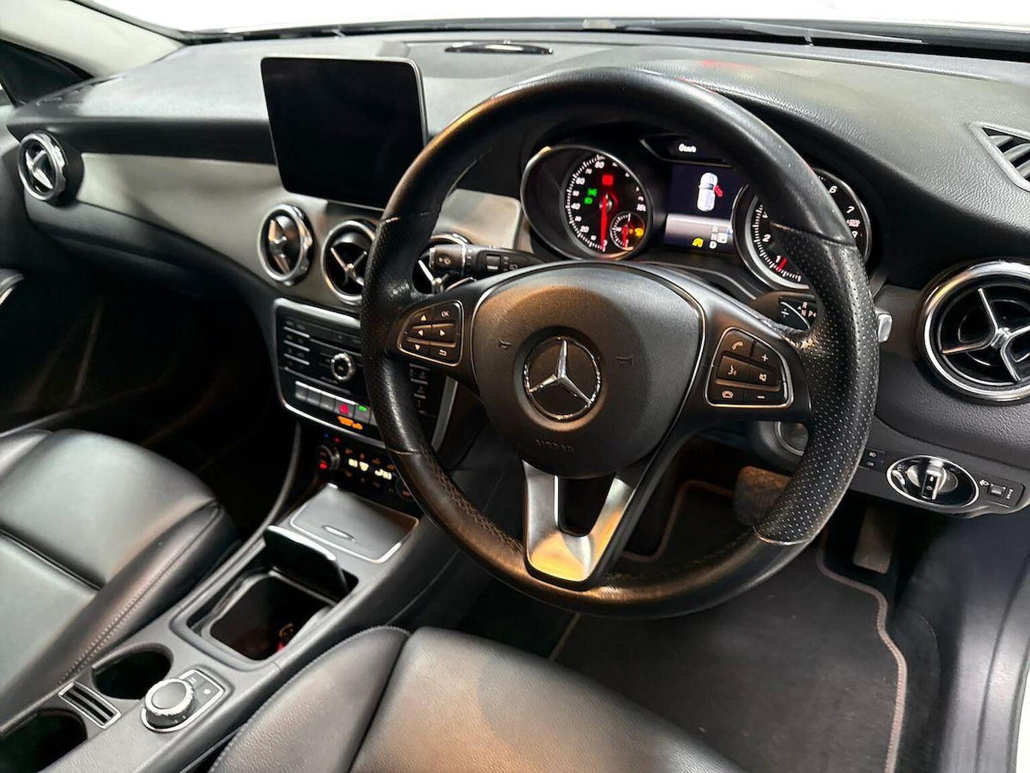 Used Mercedes-Benz GLA 2018 for sale - 76877982: Photo 9