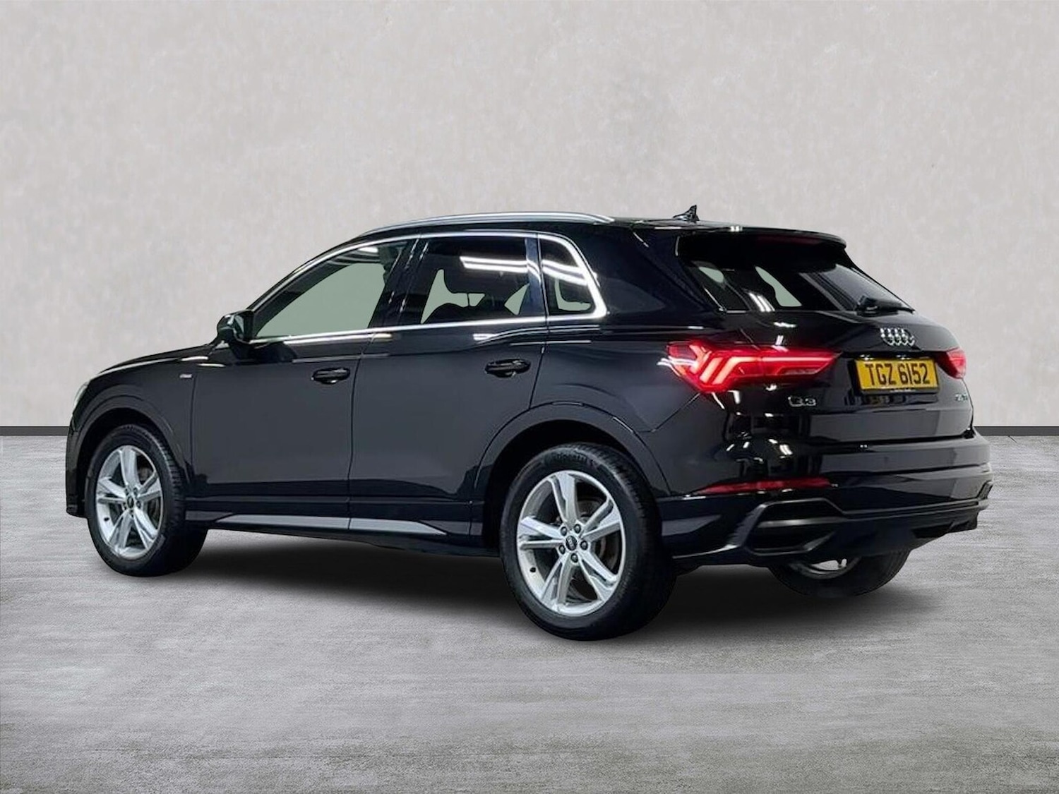 Used Audi Q3 2021 for sale - 76300732: Photo 2