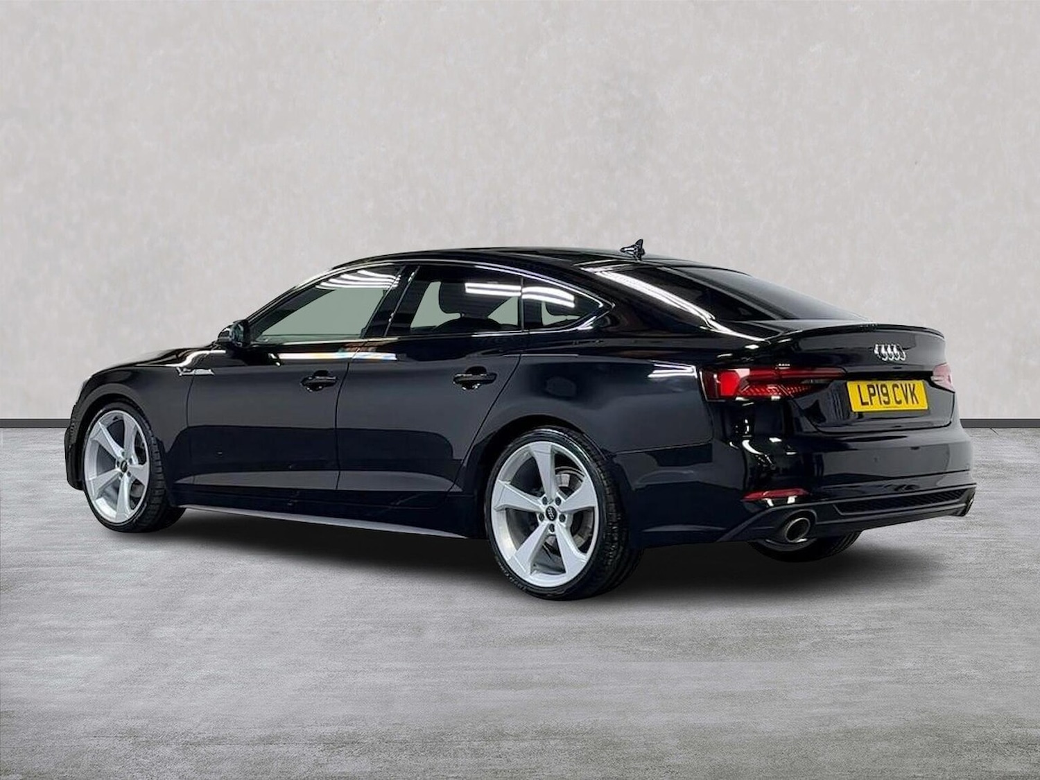 Used Audi A5 2019 for sale - 75987679: Photo 2
