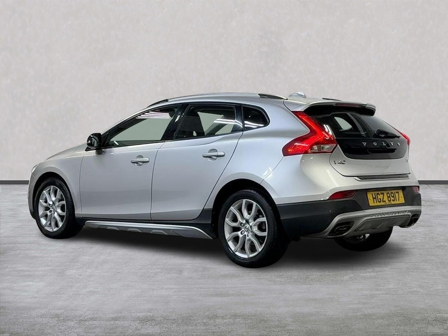 Used Volvo V40 2017 for sale - 76193162: Photo 2