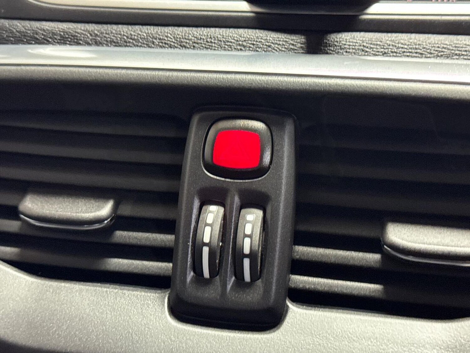 Used Volvo V40 2017 for sale - 76193162: Photo 22