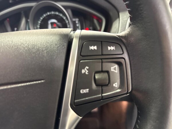 Used Volvo V40 2017 for sale - 76193162: Photo 24