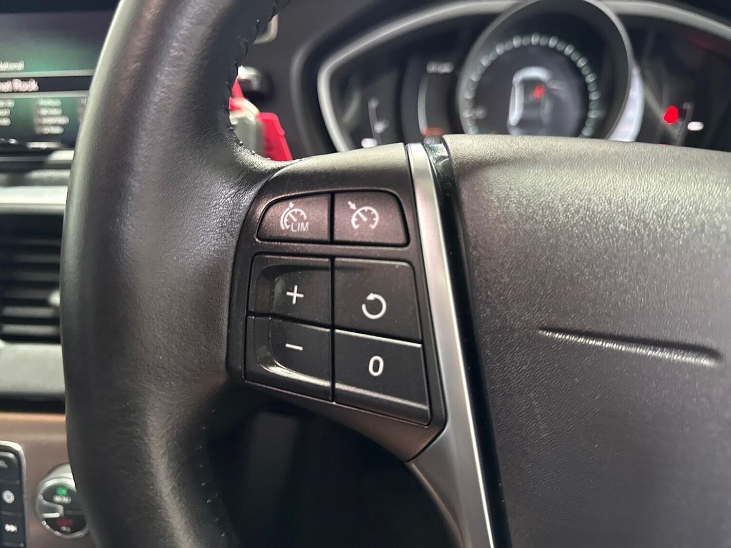 Used Volvo V40 2017 for sale - 76193162: Photo 25