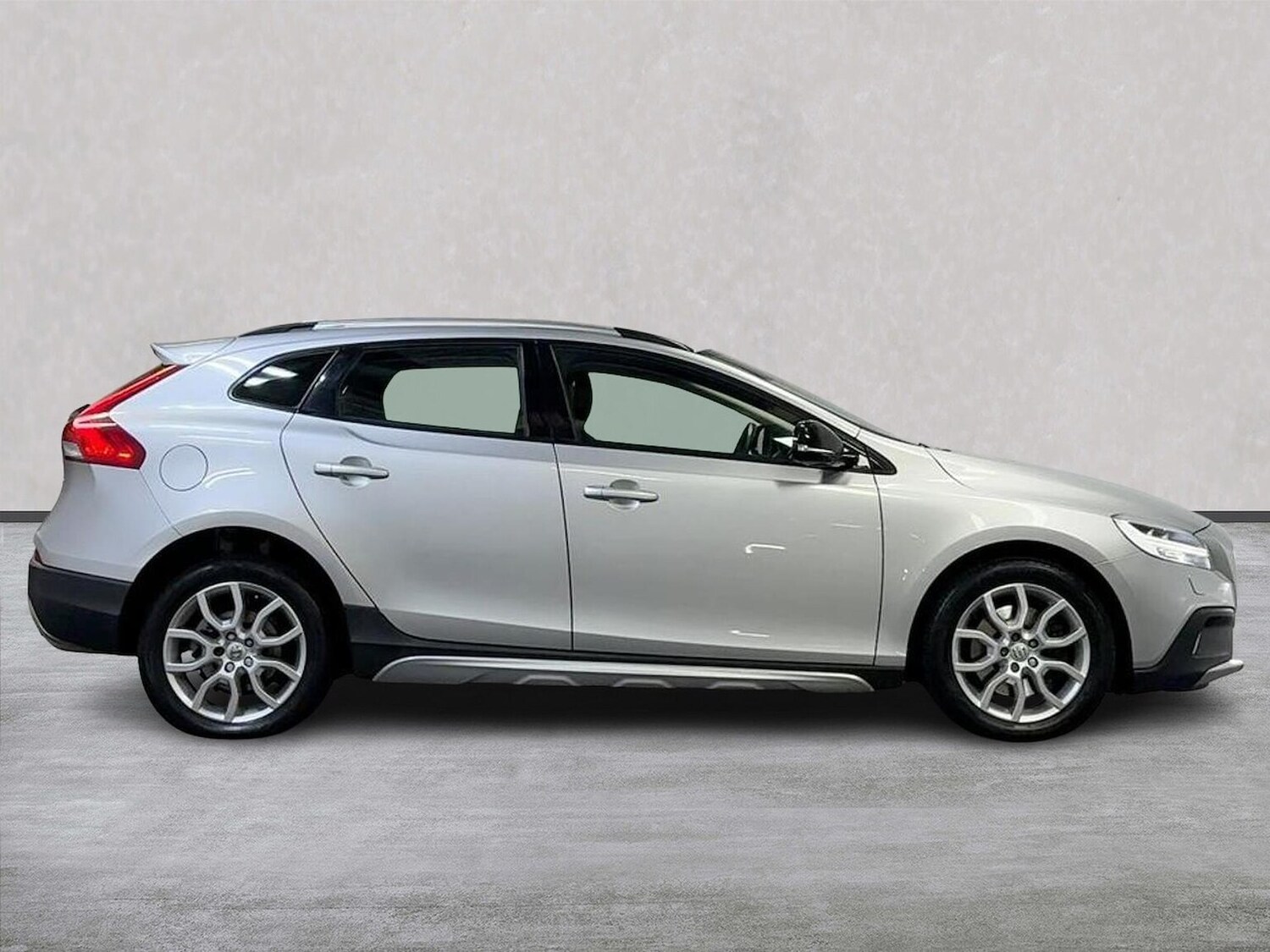 Used Volvo V40 2017 for sale - 76193162: Photo 3