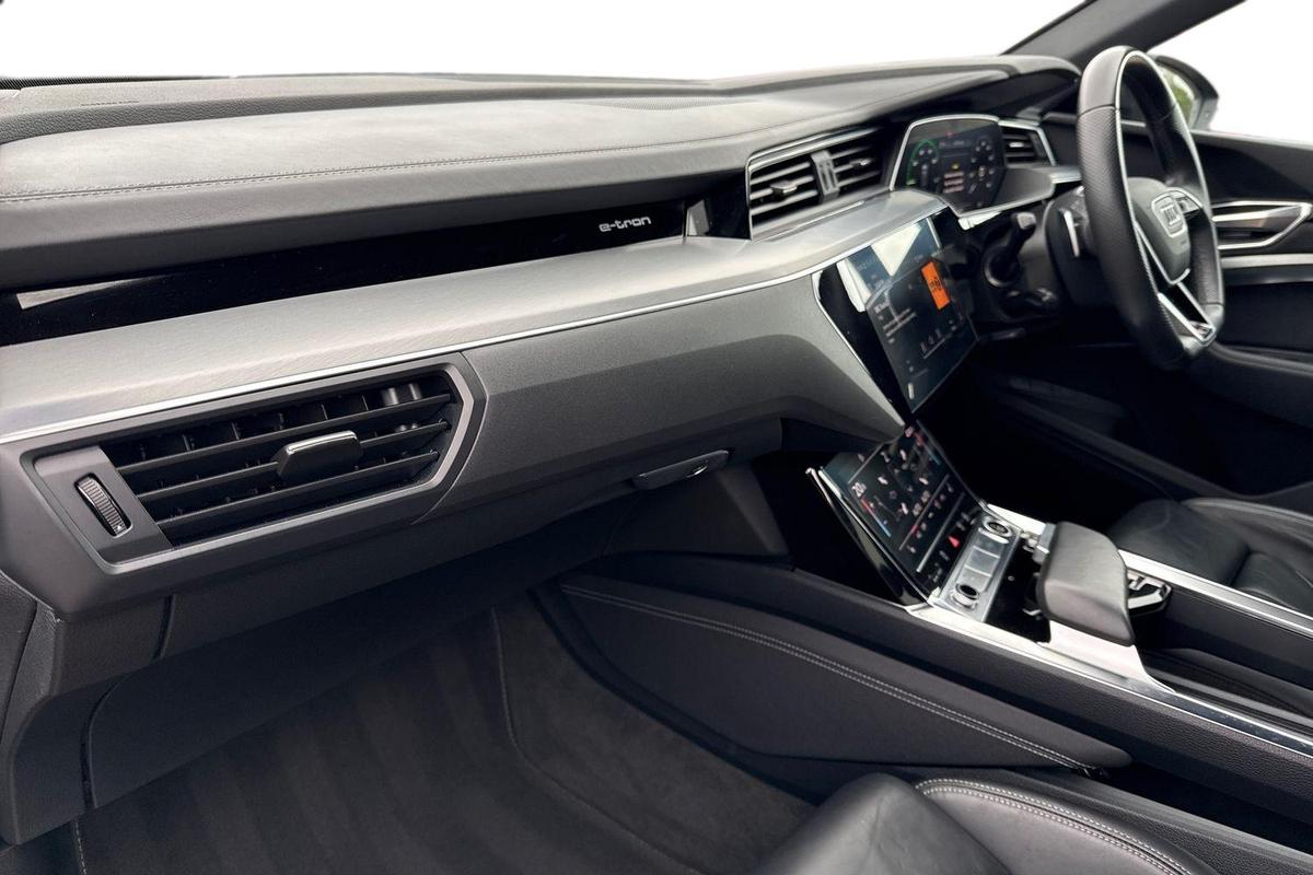 Used Audi e-tron 2022 for sale - 77873559: Photo 2