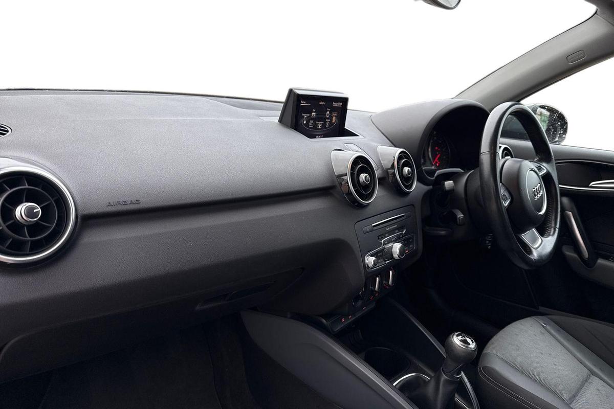 Used Audi A1 2018 for sale - 76948972: Photo 2