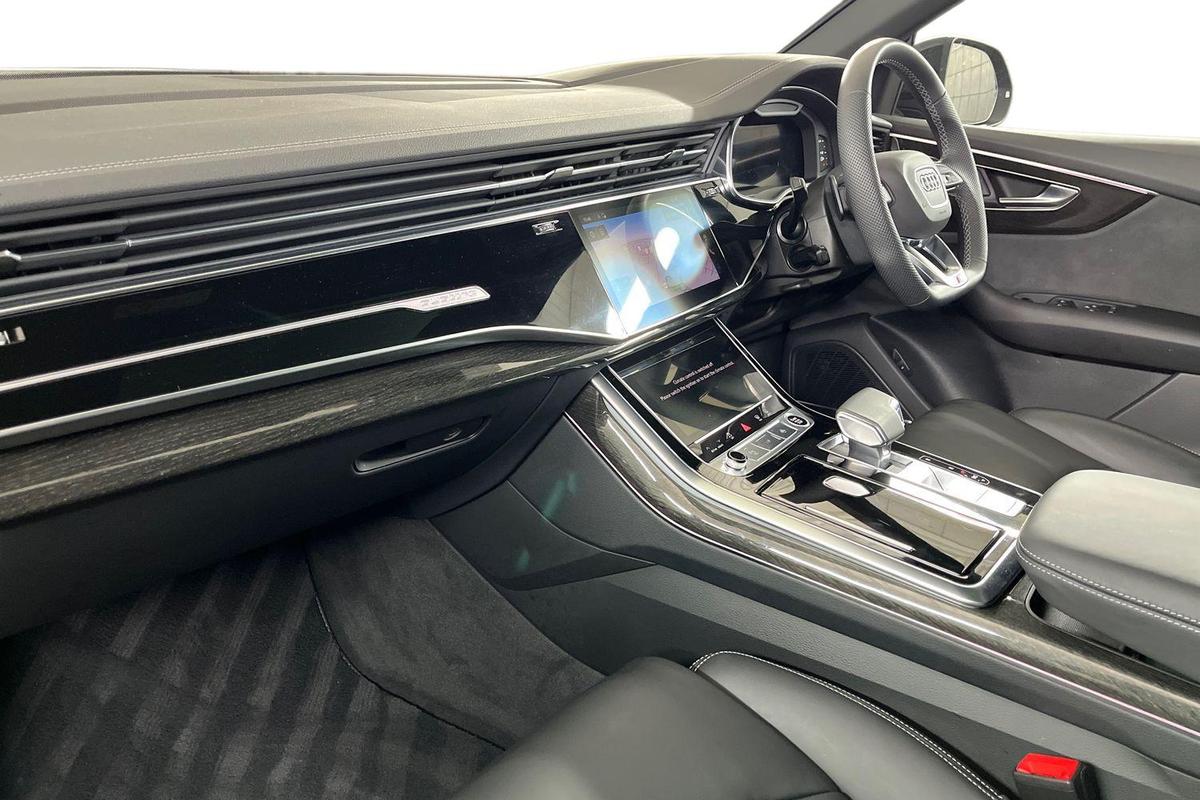 Used Audi Q8 2025 for sale - 77533104: Photo 2