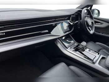 Used Audi Q7 2024 for sale - 78275178: Photo