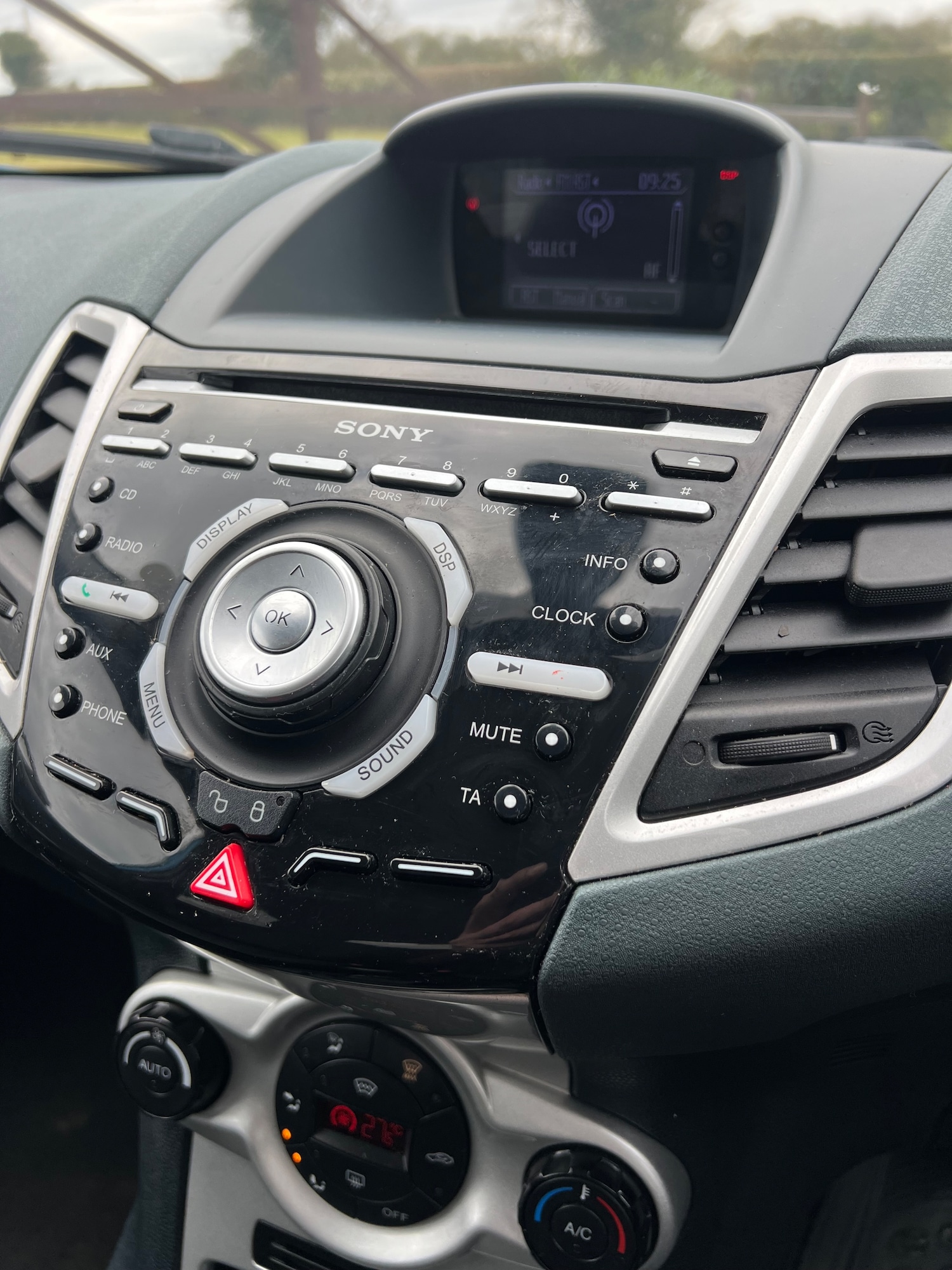 Used Ford Fiesta 2011 for sale - 78098365: Photo 12