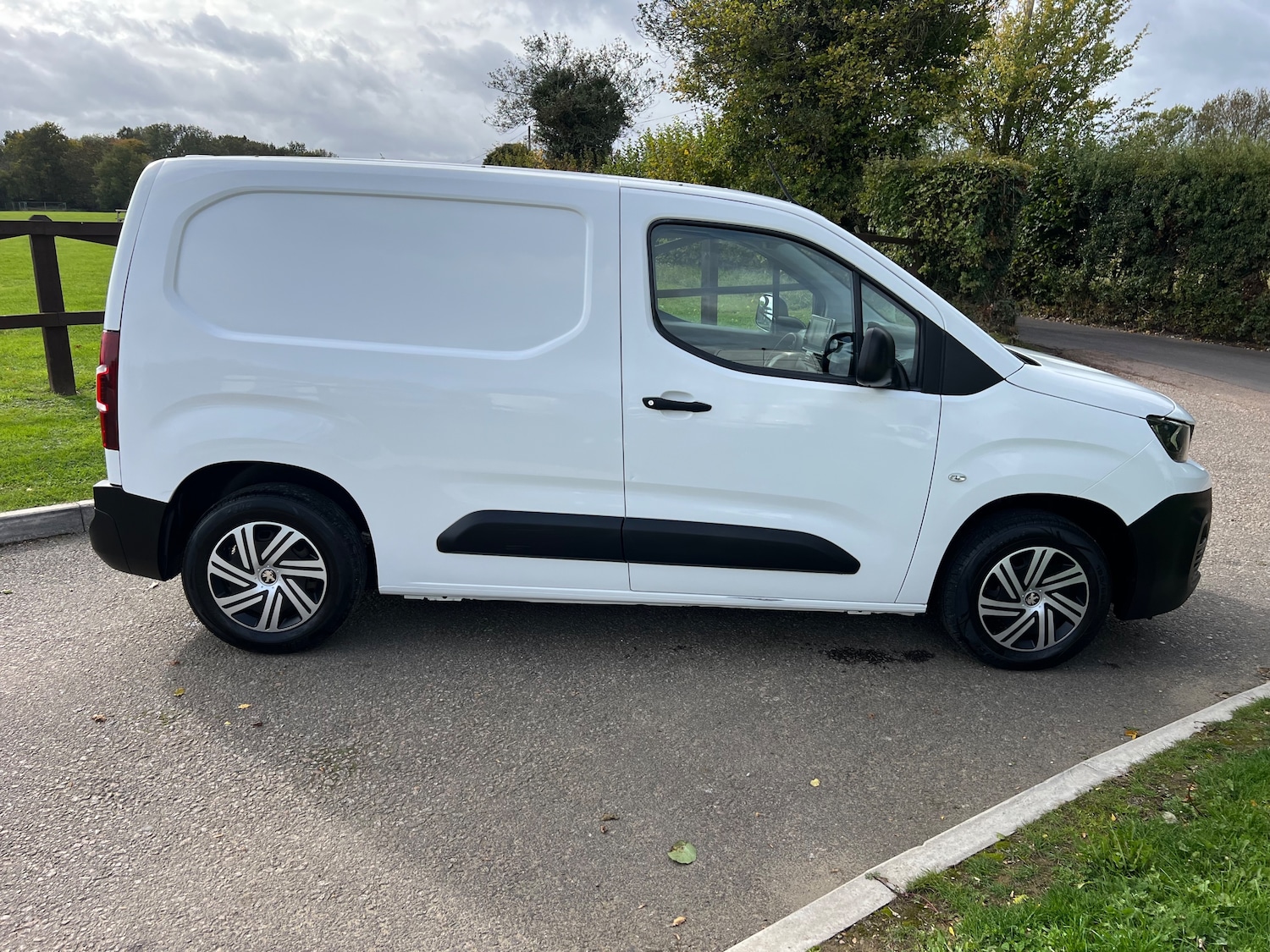 Used Peugeot Partner 2019 for sale - 76165113: Photo 2