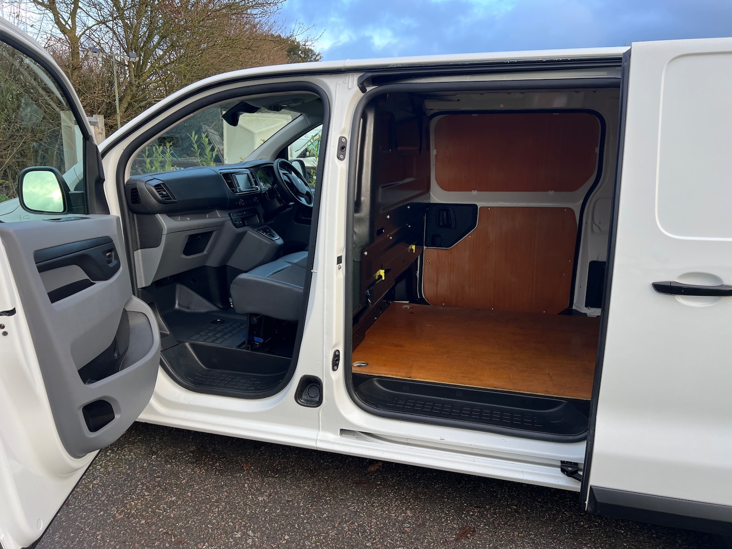 Used Peugeot e-Expert 2022 for sale - 76905168: Photo 15