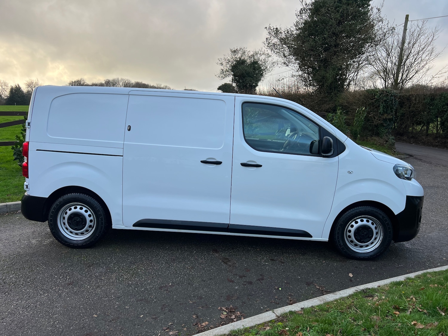 Used Peugeot e-Expert 2022 for sale - 76905168: Photo 2