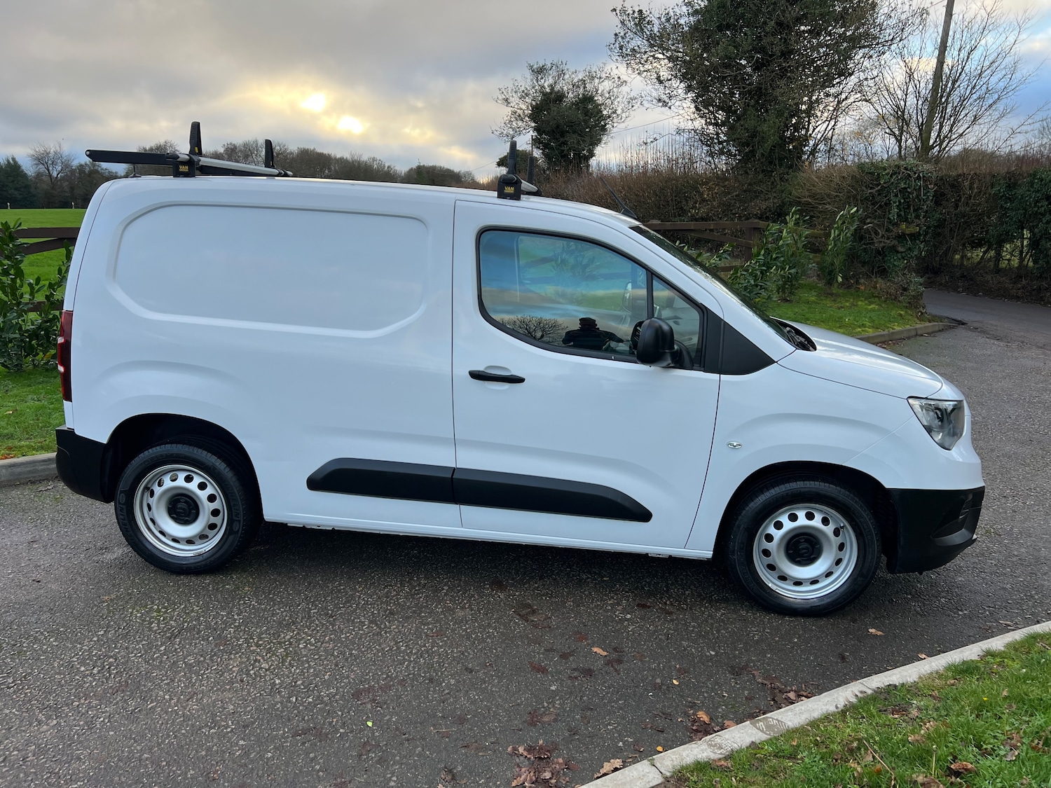 Used Vauxhall Combo 2023 for sale - 76905204: Photo 2