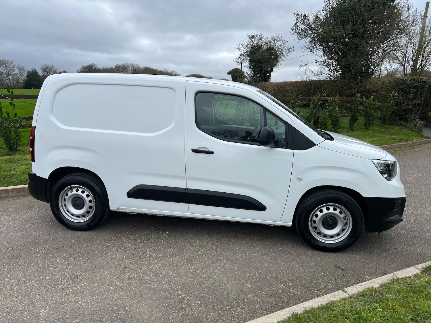 Used Vauxhall Combo 2022 for sale - 77849121: Photo 2