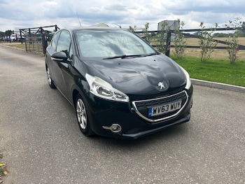 Used Peugeot 208 2013 for sale - 79289753: Photo