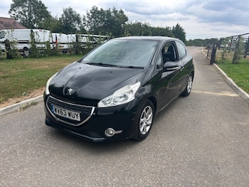 Used Peugeot 208 2013 for sale - 79289753: Photo