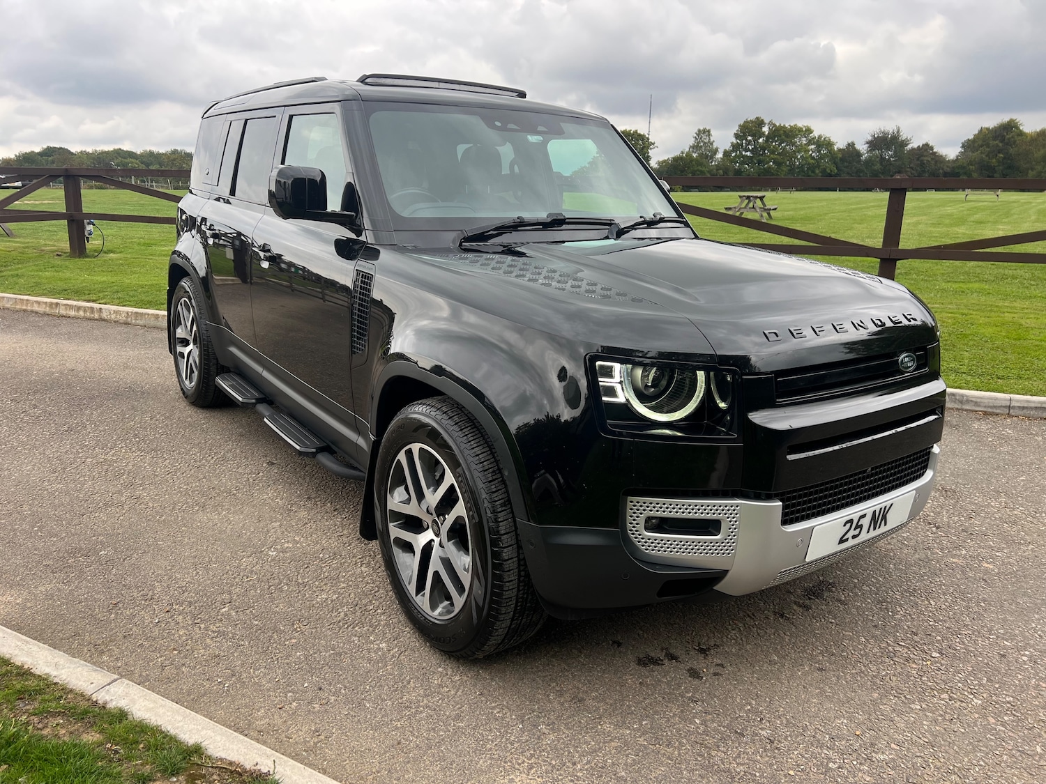 Used Land Rover Defender 110 2023 for sale - 76065003: Photo 1