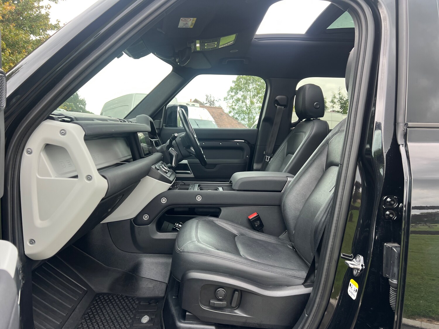 Used Land Rover Defender 110 2023 for sale - 76065003: Photo 17