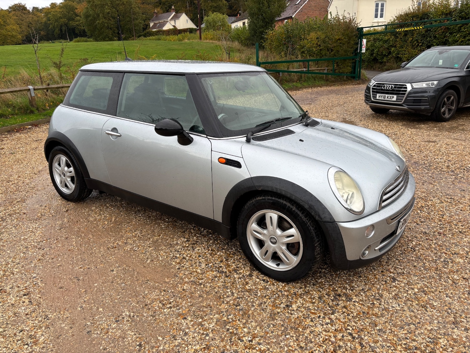Used MINI Hatch 2005 for sale - 76402940: Photo 2