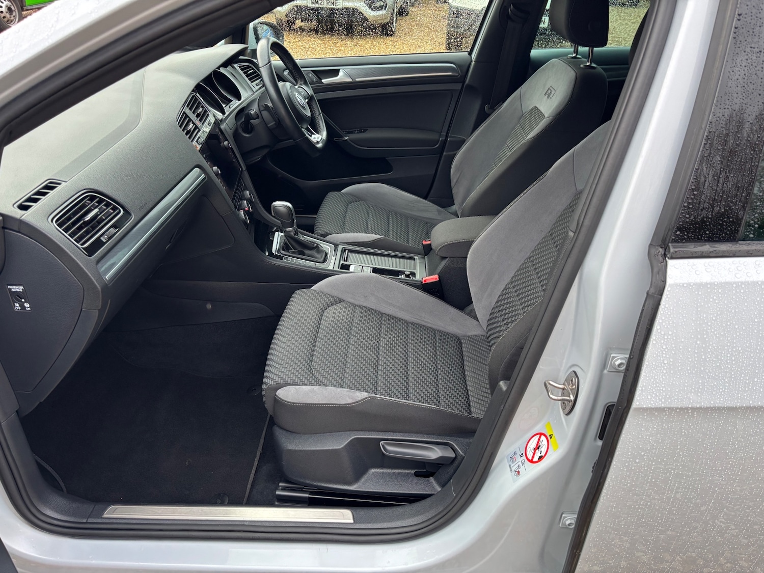 Used Volkswagen Golf 2017 for sale - 77019227: Photo 31