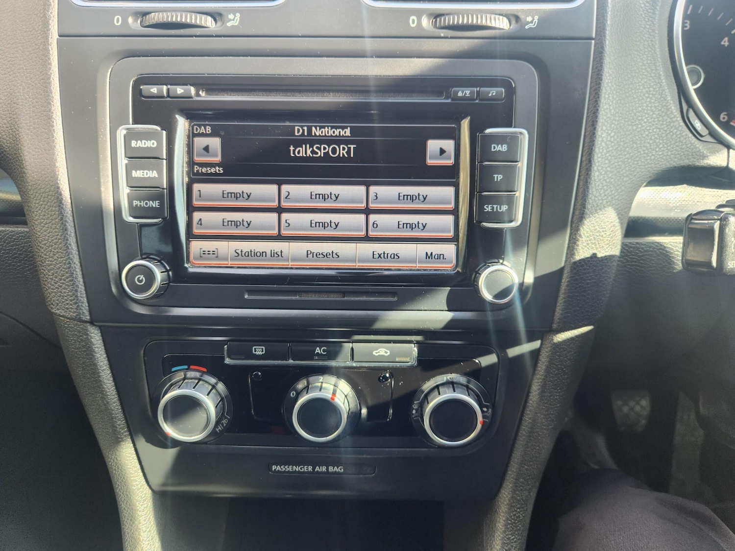 Used Volkswagen Golf 2010 for sale - 78157320: Photo 28