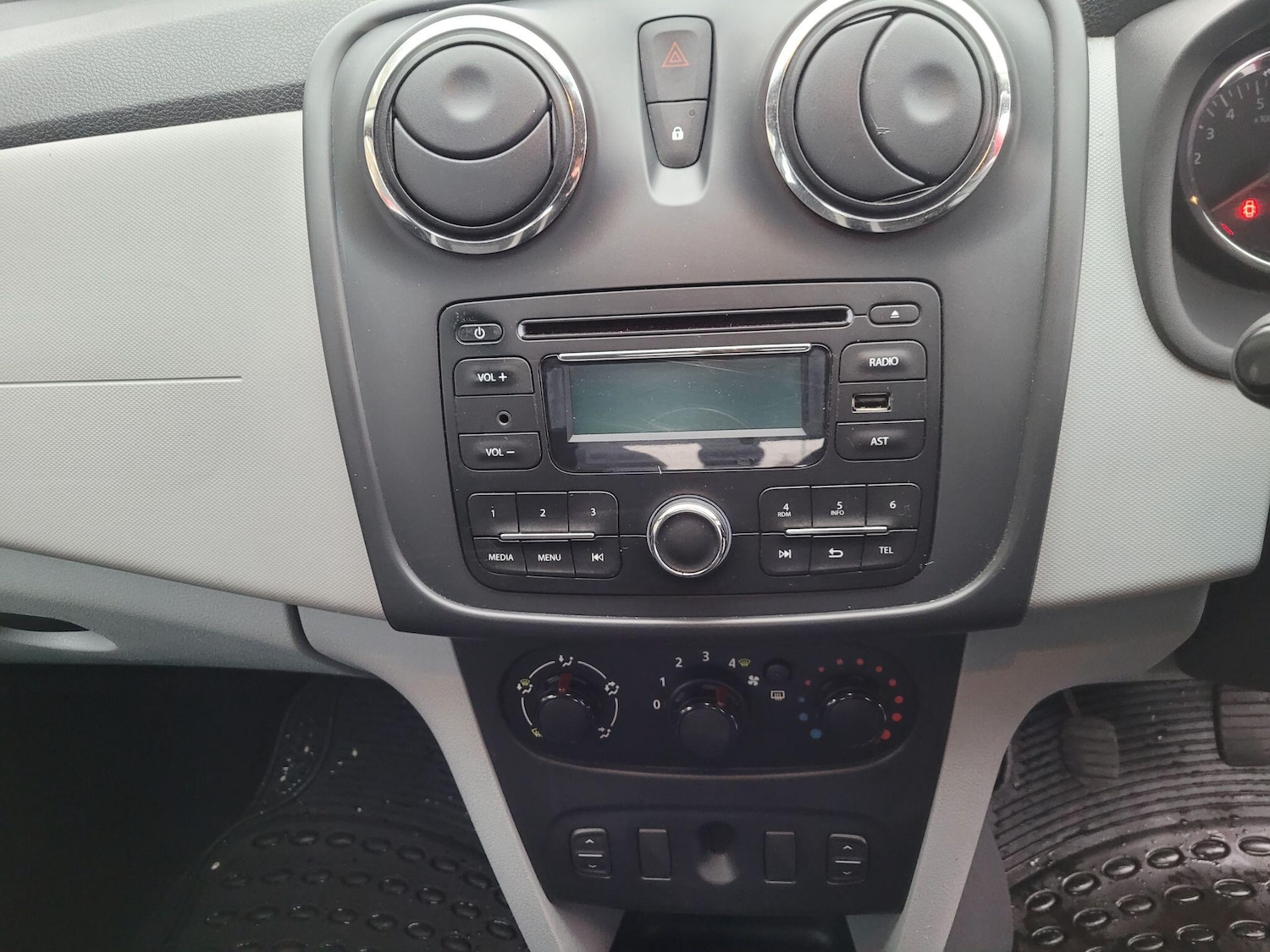 Used Dacia Sandero 2013 for sale - 76512009: Photo 25