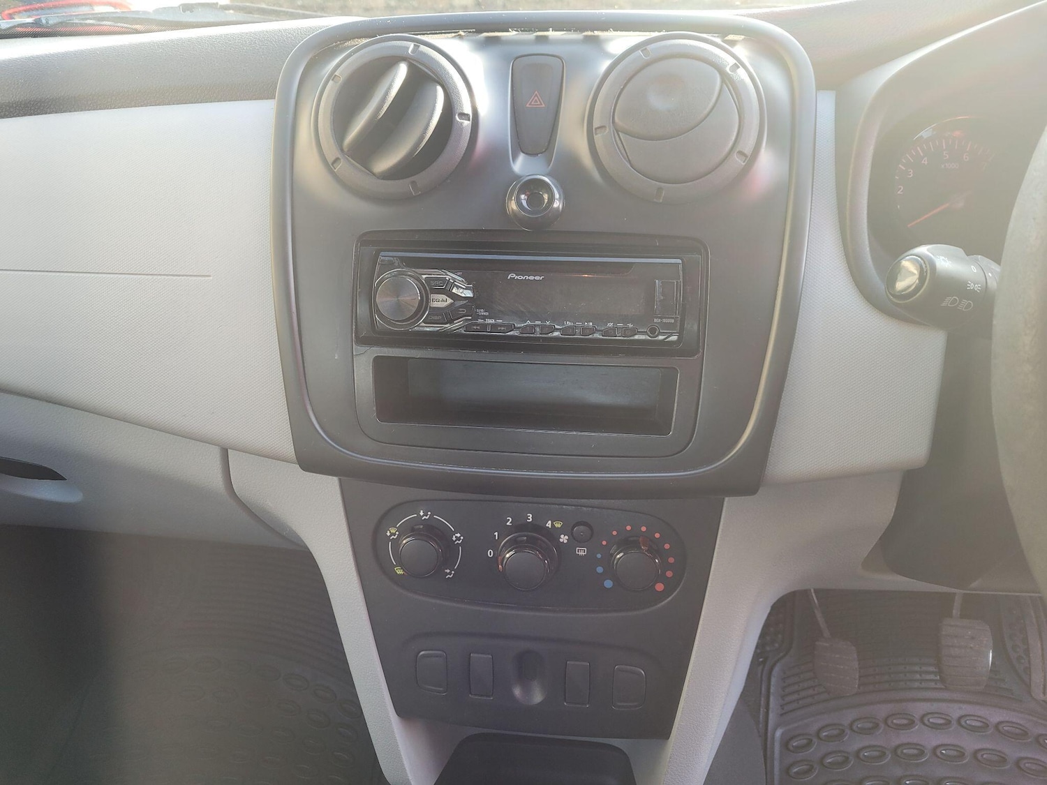 Used Dacia Sandero 2013 for sale - 76349790: Photo 25