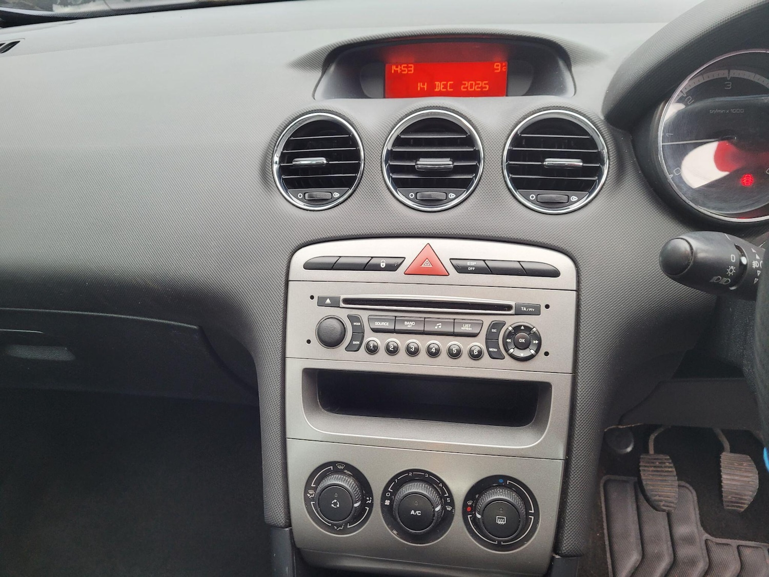 Used Peugeot 308 2011 for sale - 76942580: Photo 25