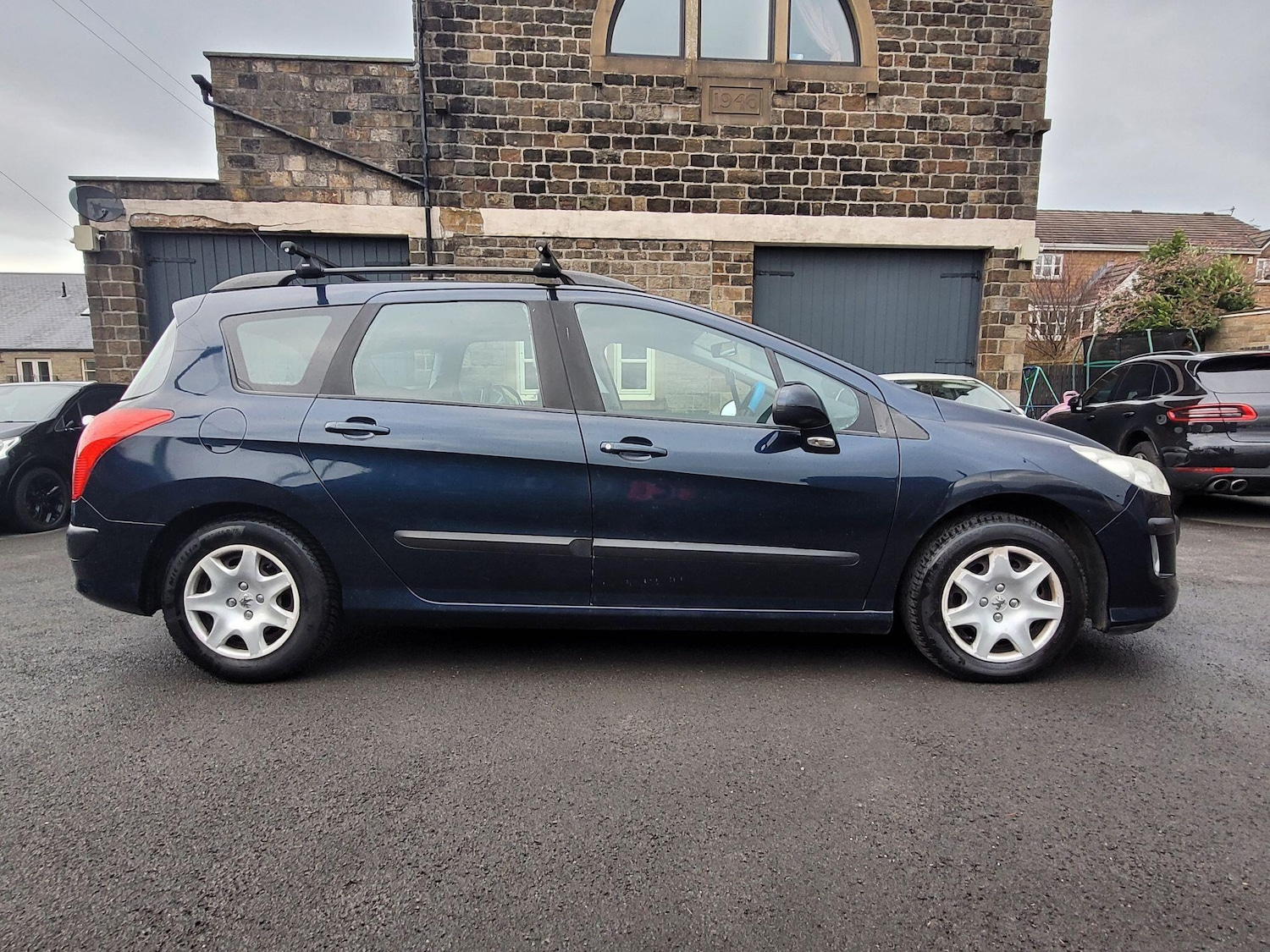 Used Peugeot 308 2011 for sale - 76942580: Photo 3