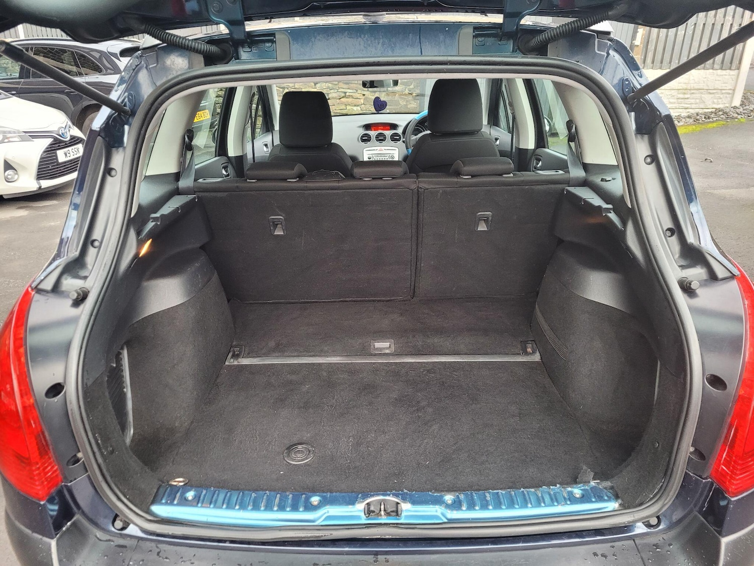 Used Peugeot 308 2011 for sale - 76942580: Photo 30