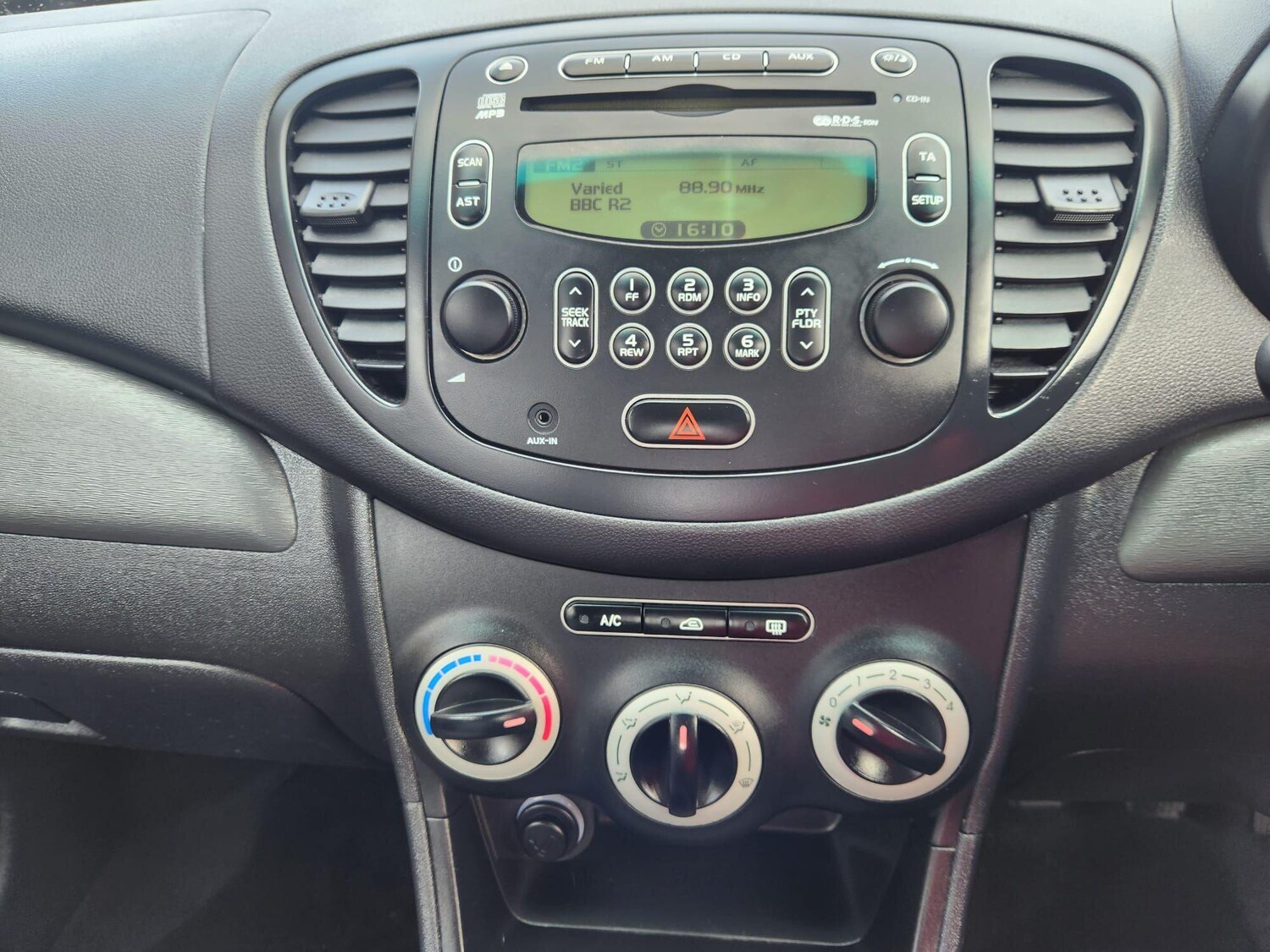 Used Hyundai i10 for sale - 78214400: Photo 26