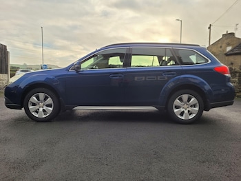 Used Subaru Outback 2010 for sale - 76671708: Photo