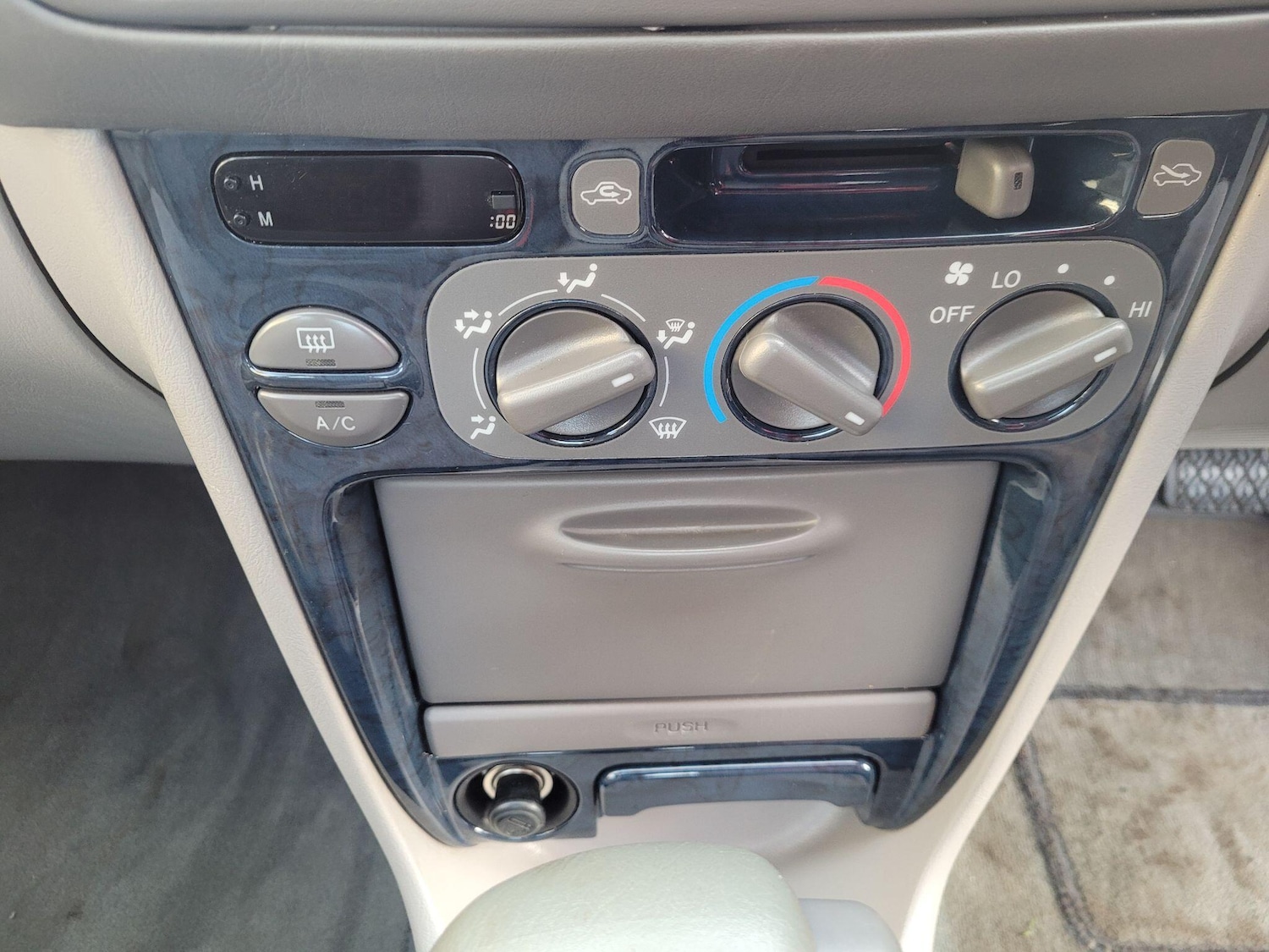 Used Toyota Corolla 1998 for sale - 76965125: Photo 32