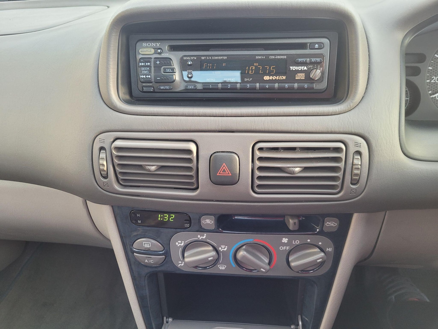 Used Toyota Corolla 1998 for sale - 76965125: Photo 34