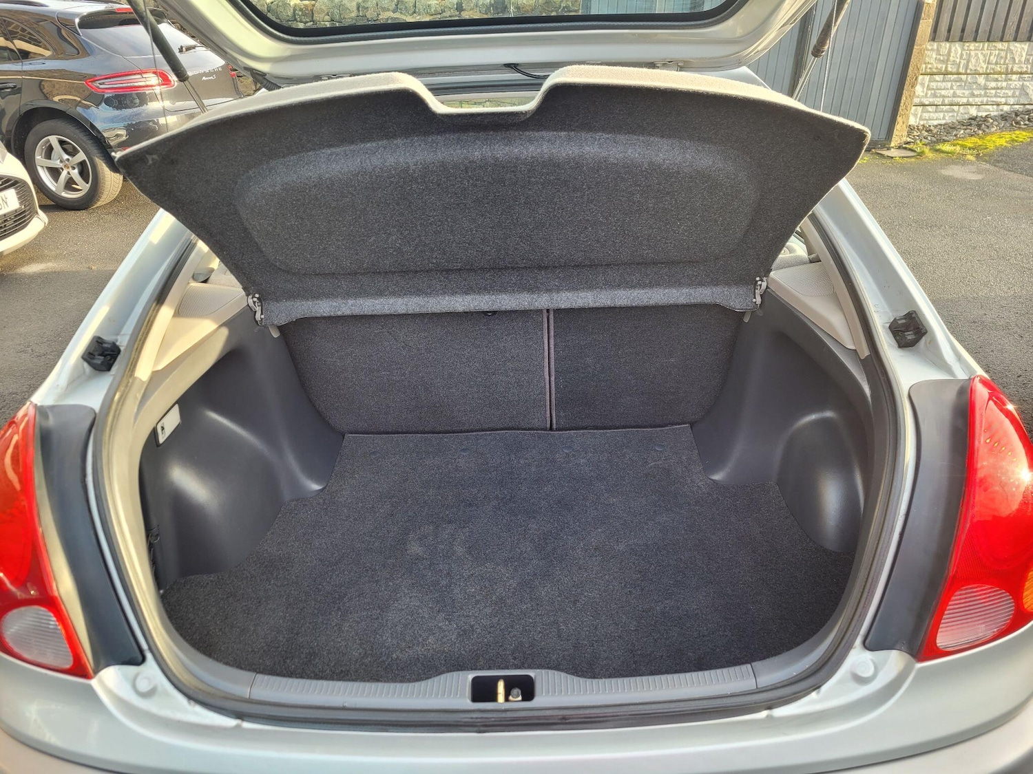 Used Toyota Corolla 1998 for sale - 76965125: Photo 37