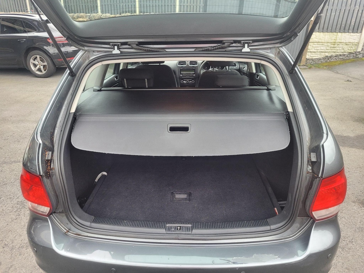 Used Volkswagen Golf 2010 for sale - 77598899: Photo 32