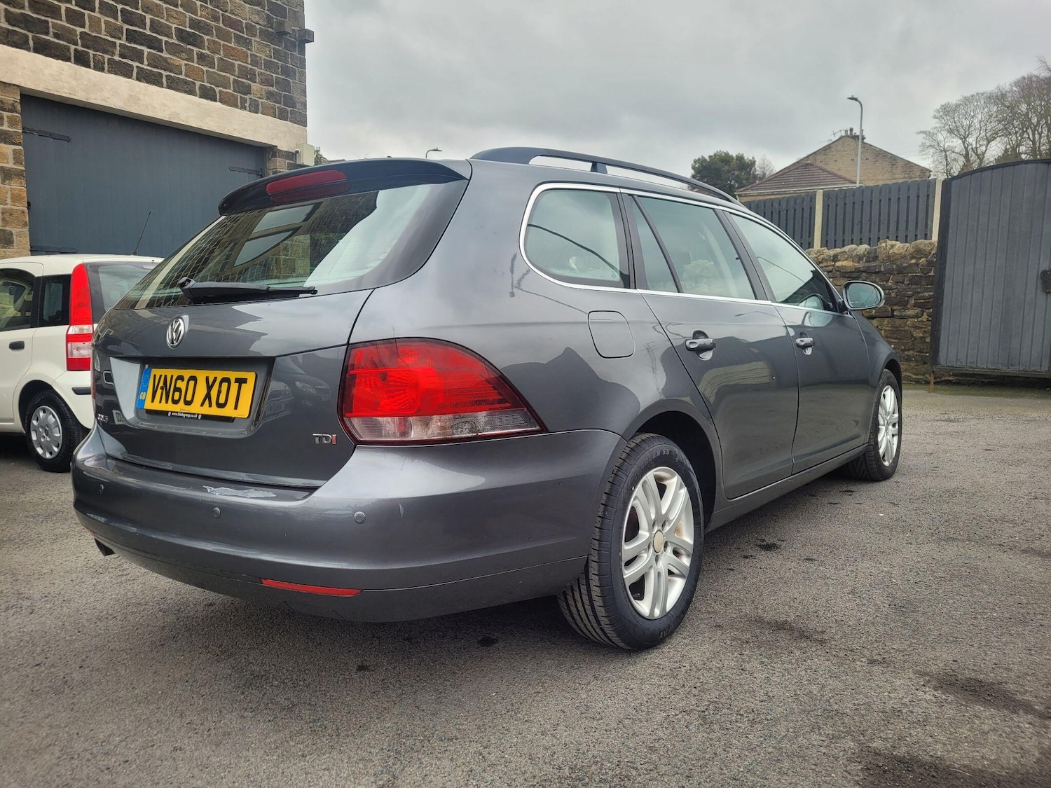 Used Volkswagen Golf 2010 for sale - 77598899: Photo 6