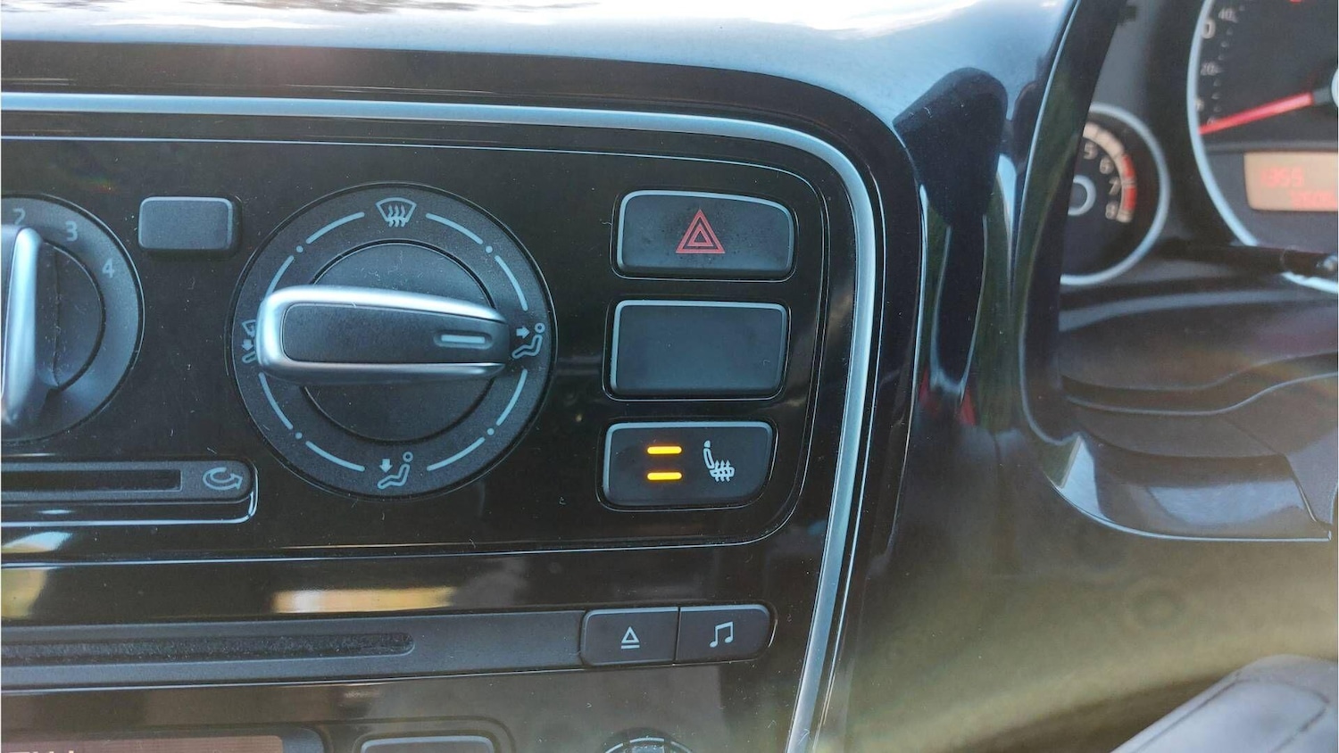 Used Volkswagen up! 2014 for sale - 76572940: Photo 15