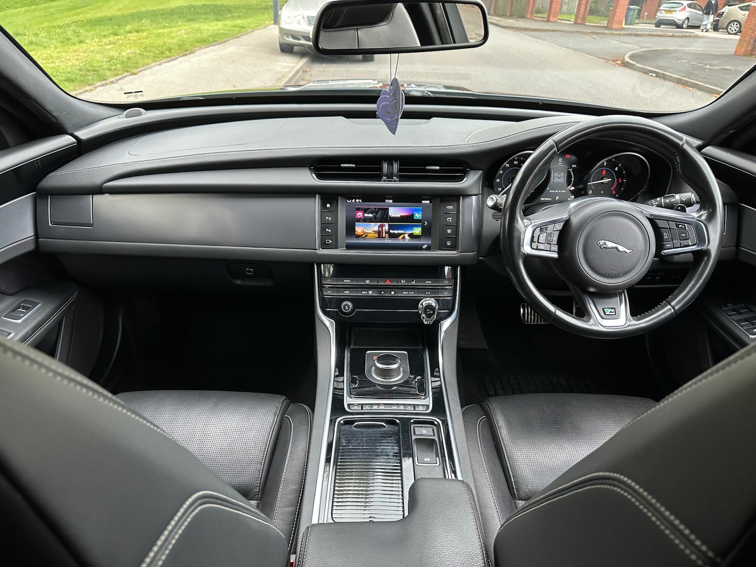 Used Jaguar XF 2016 for sale - 76460941: Photo 16