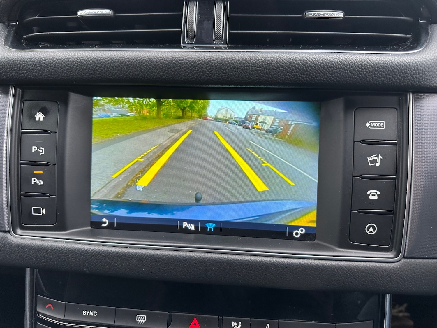 Used Jaguar XF 2016 for sale - 76460941: Photo 21