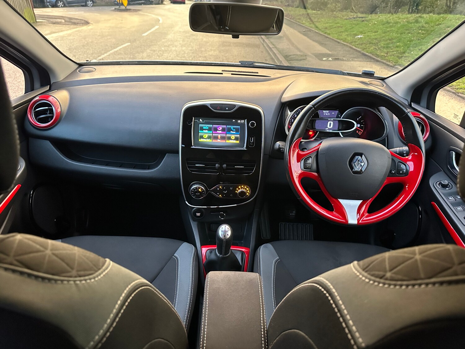 Used Renault Clio 2016 for sale - 77555816: Photo 15