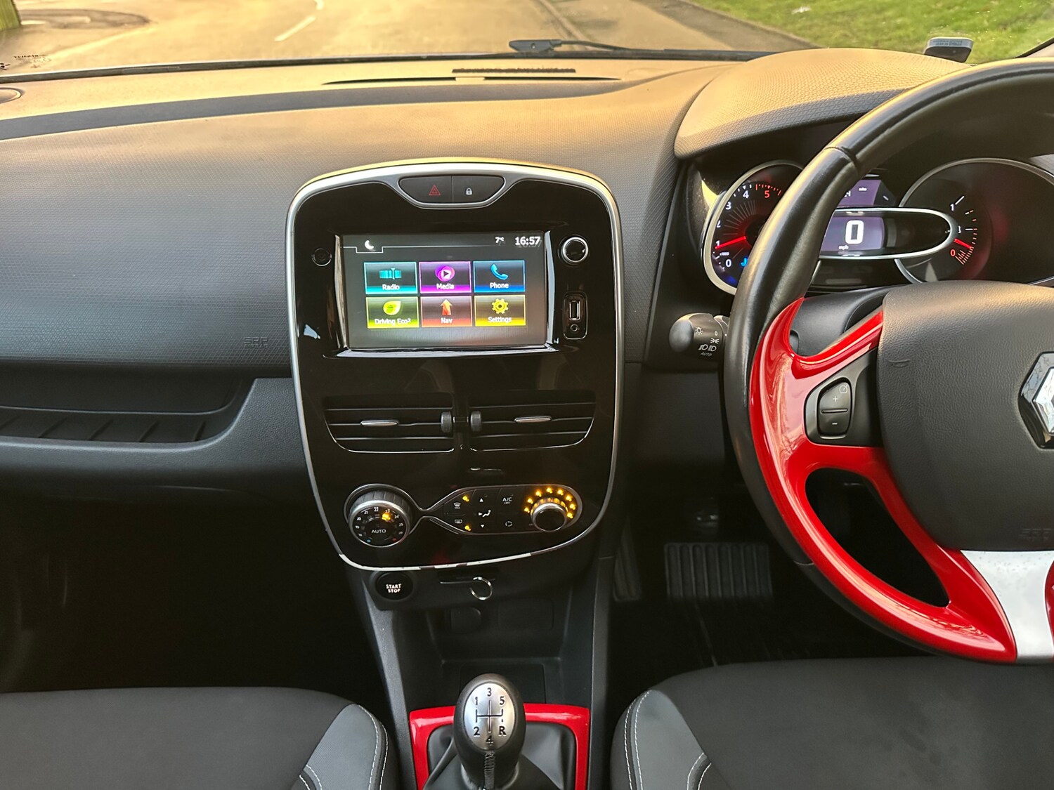 Used Renault Clio 2016 for sale - 77555816: Photo 16