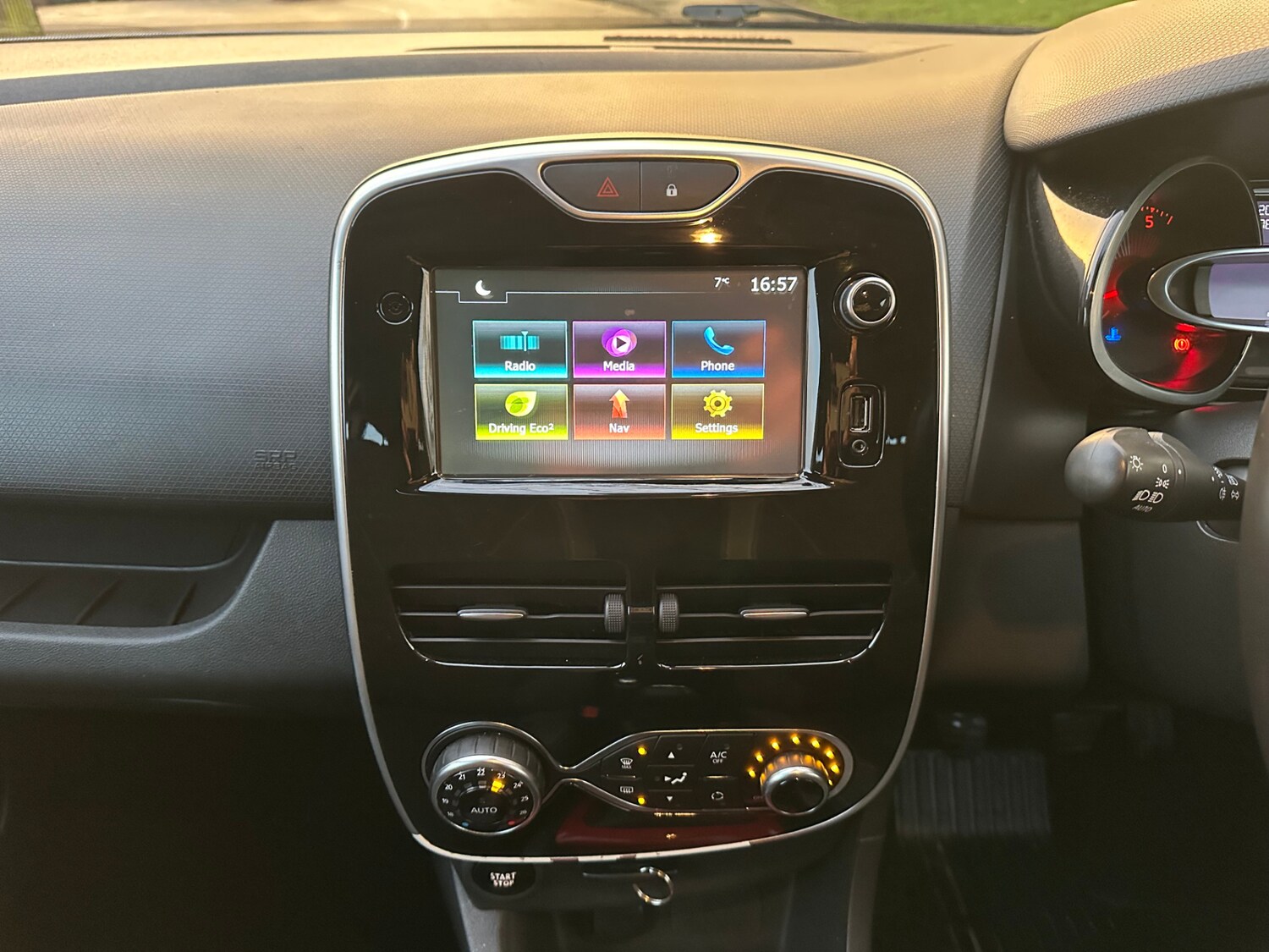 Used Renault Clio 2016 for sale - 77555816: Photo 17