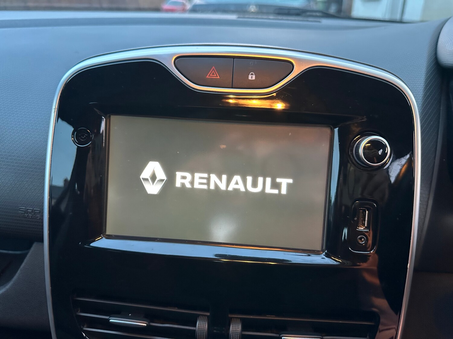 Used Renault Clio 2016 for sale - 77555816: Photo 18